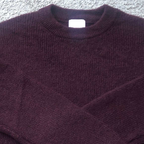 H&M Crewneck Sweater. - Picture 2 of 2